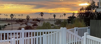 Oceanview home walking distance to beach, pier & short drive to downtown Ventura