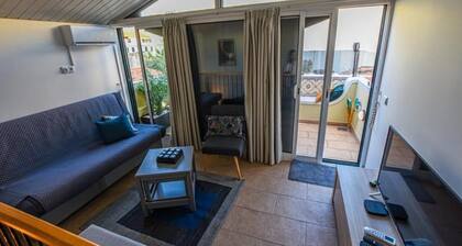 Charming 1-bedroom house in soothing Funchal with WiFi, AC