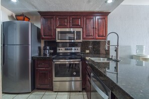 Condo, Multiple Beds, Balcony, Ocean View (Princesa De Peñasco B 503) | Private kitchen