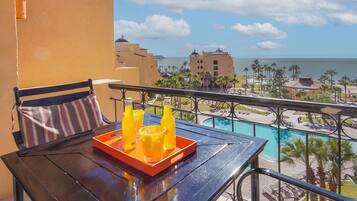 Condo, várias camas, sacada, vista para o oceano (Princesa De Peñasco C 503) | Opções para refeição ao ar livre