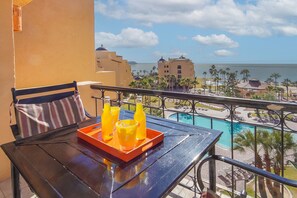 Bloc d'apartaments, diversos llits, balcó, vistes a l'oceà (Princesa De Peñasco C 503) | Servei de restauració a l'aire lliure