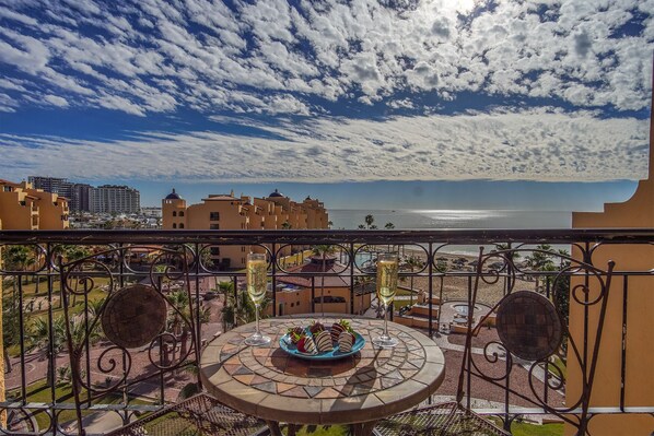 Kondominium, Beberapa Tempat Tidur, balkon, pemandangan samudra (Princesa De Peñasco B 503) | Tempat makan outdoor