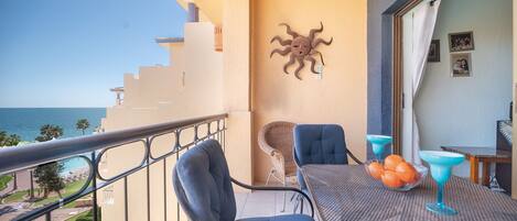 Bloc d'apartaments, 1 llit de matrimoni gran i sofà llit, balcó, vistes a l'oceà | Servei de restauració a l'aire lliure