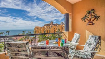 Apartamento, 1 cama de matrimonio grande con sofá cama, balcón (Princesa De Peñasco D 404) | Restaurante al aire libre