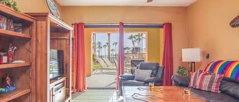 Condo, 1 Queen Bed, Balcony, Pool View (Princesa De Peñasco D 104) | Living area | MP3 dock