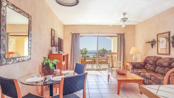 Condo, 1 King Bed with Sofa bed, Balcony, Ocean View (Princesa De PeƱasco D 304) | Living area | MP3 dock