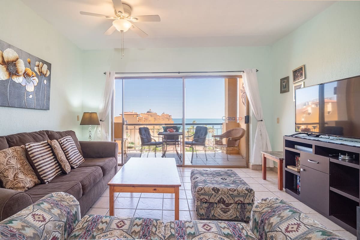 Apartment, 1 King-Bett und Schlafsofa, Balkon, Meerblick | Wohnbereich