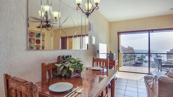 Condo, 1 Queen Bed, Balcony, Ocean View (Princesa De Peñasco B 504) | 1 bedroom, individually decorated, individually furnished, bed sheets