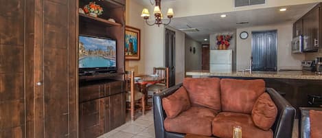 Appartement, 1 queensize bed met slaapbank, balkon, uitzicht op oceaan (Princesa De Peñasco C 205) | Woonruimte | Een mp3-dock