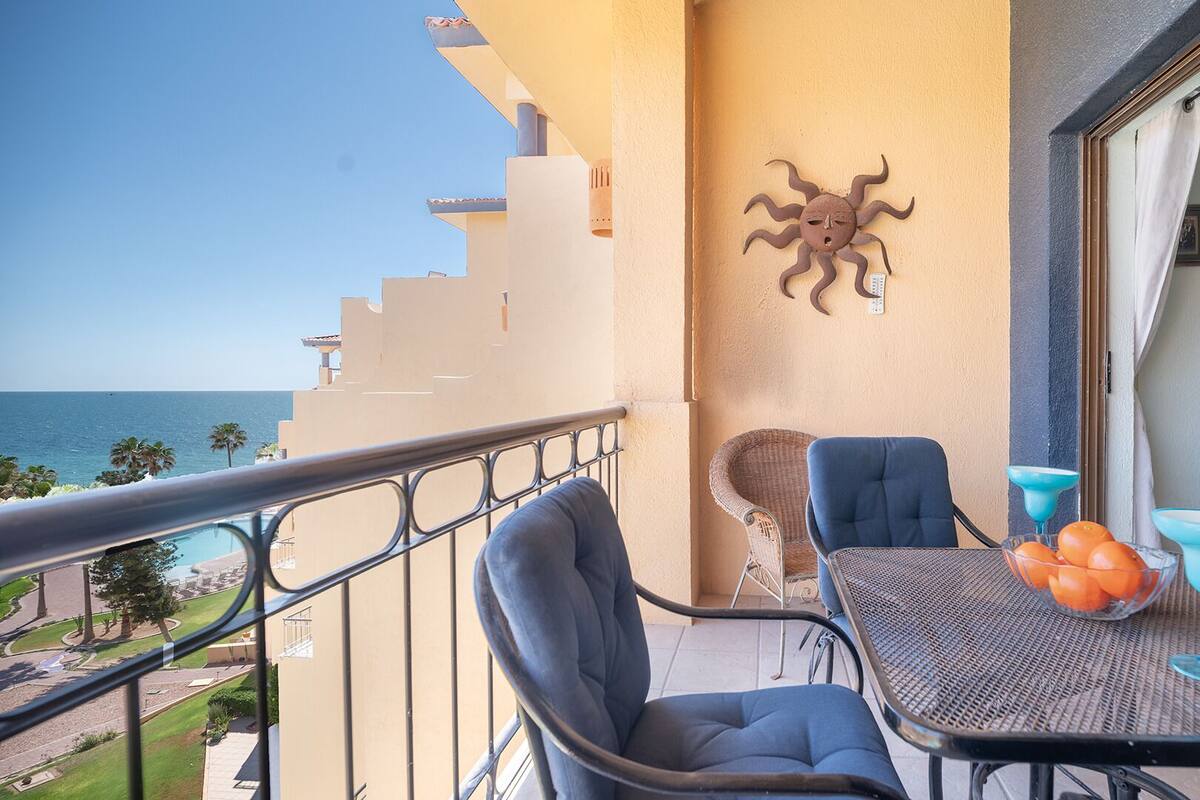 Condo, 1 King Bed with Sofa bed, Balcony, Ocean View | Outdoor dining