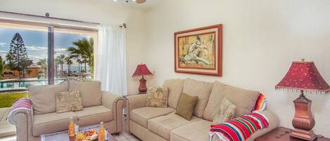 Apartamento, 1 cama de matrimonio con sofá cama, balcón, vistas al mar (Princesa De Peñasco C 104) | Zona de estar | Una estación de conexión para MP3