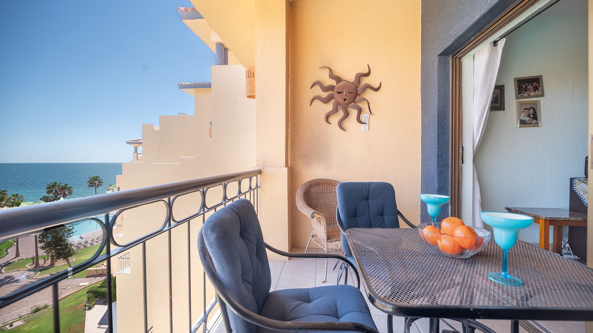 Apartamento, 1 cama de matrimonio grande con sofá cama, balcón, vistas al mar | Restaurante al aire libre