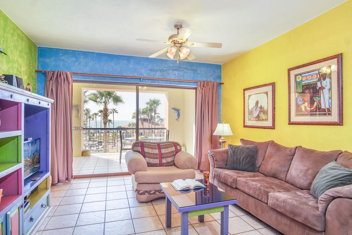 Appart'hôtel, 1 très grand lit et 1 canapé-lit, balcon, vue océan (Princesa De Peñasco D 204) | Coin séjour | Station d'accueil MP3