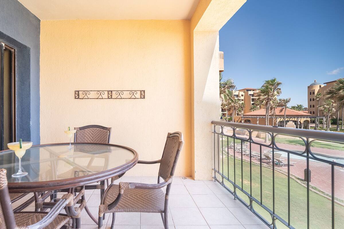 Condo, várias camas, sacada, vista para a piscina (Princesa De Peñasco A 204) | Opções para refeição ao ar livre