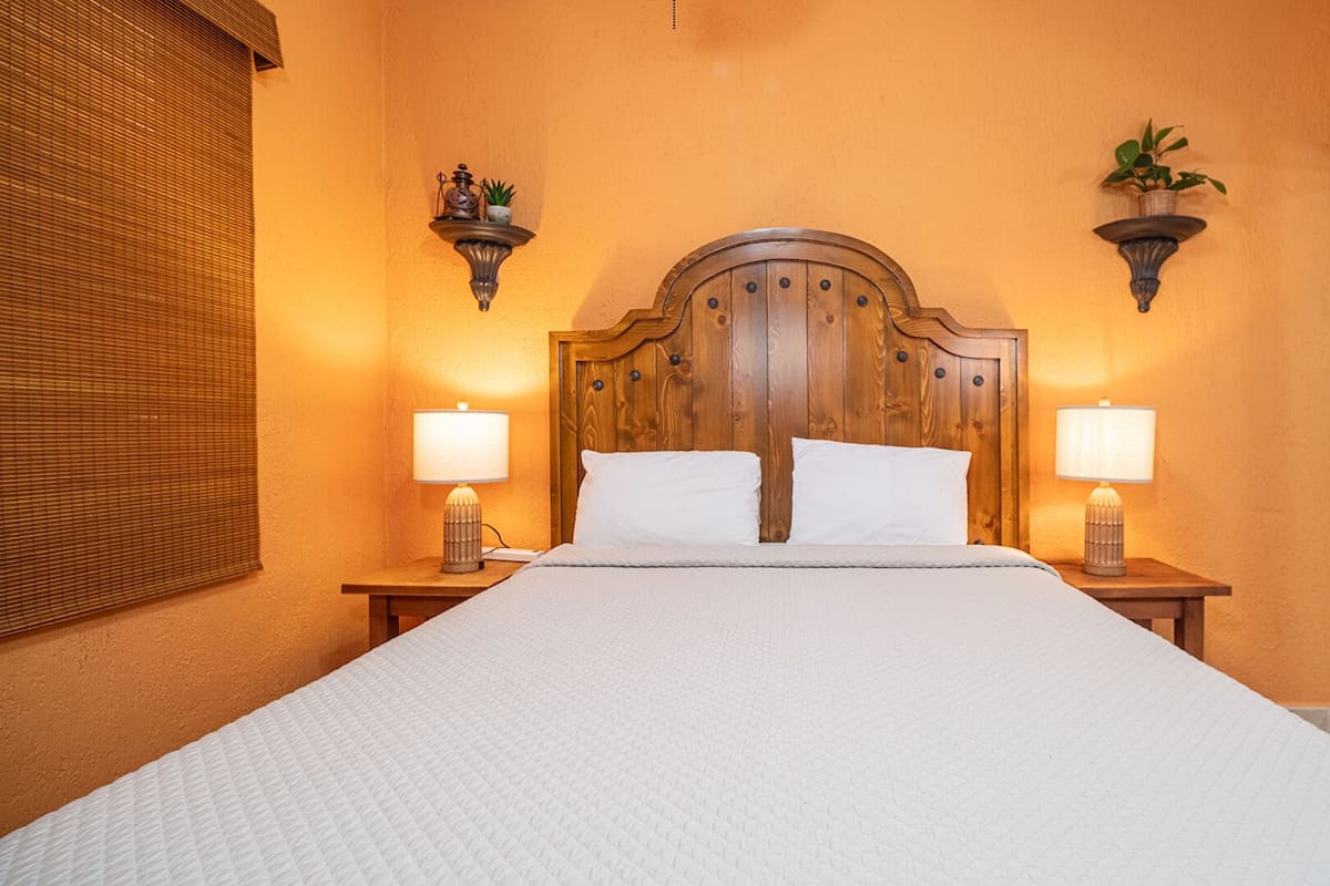 2 bedrooms, individually decorated, individually furnished, bed sheets