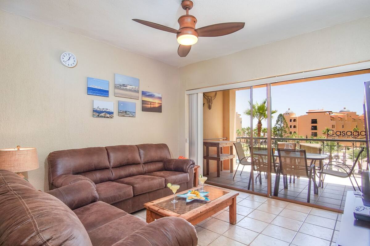 Appart'hôtel, 2 grands lits, balcon, vue océan (Princesa De Peñasco B 306) | Coin séjour | Station d'accueil MP3