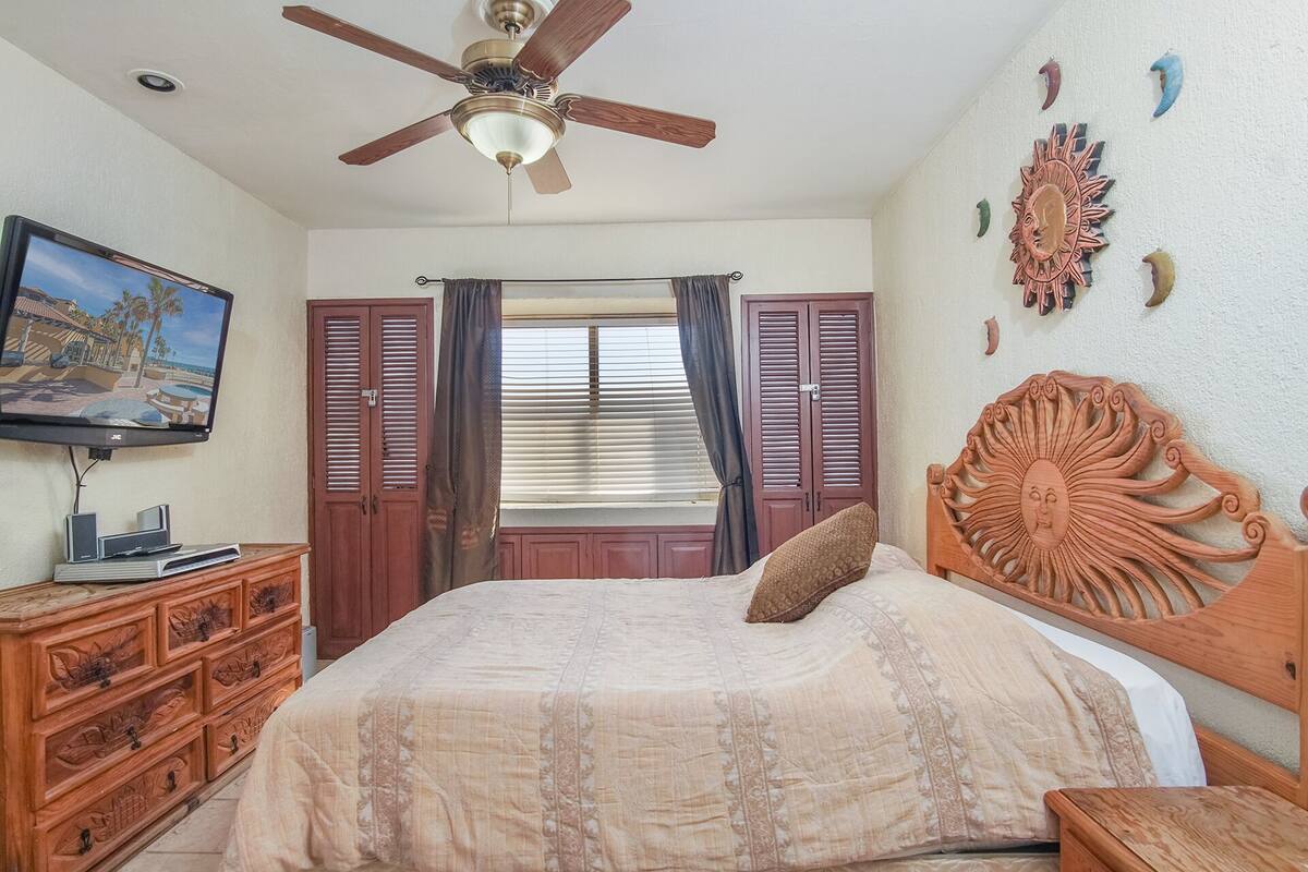 2 bedrooms, individually decorated, individually furnished, bed sheets