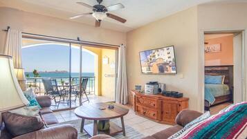 Appartement, Meerdere bedden, balkon, uitzicht op zee (Princesa De Peñasco A 406) | 2 slaapkamers, individueel gedecoreerd, individueel gemeubileerd