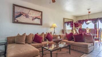 Apartment, 2 Queen-Betten, Balkon, Meerblick (Princesa De Peñasco B 501) | Wohnbereich | MP3-Dockingstation