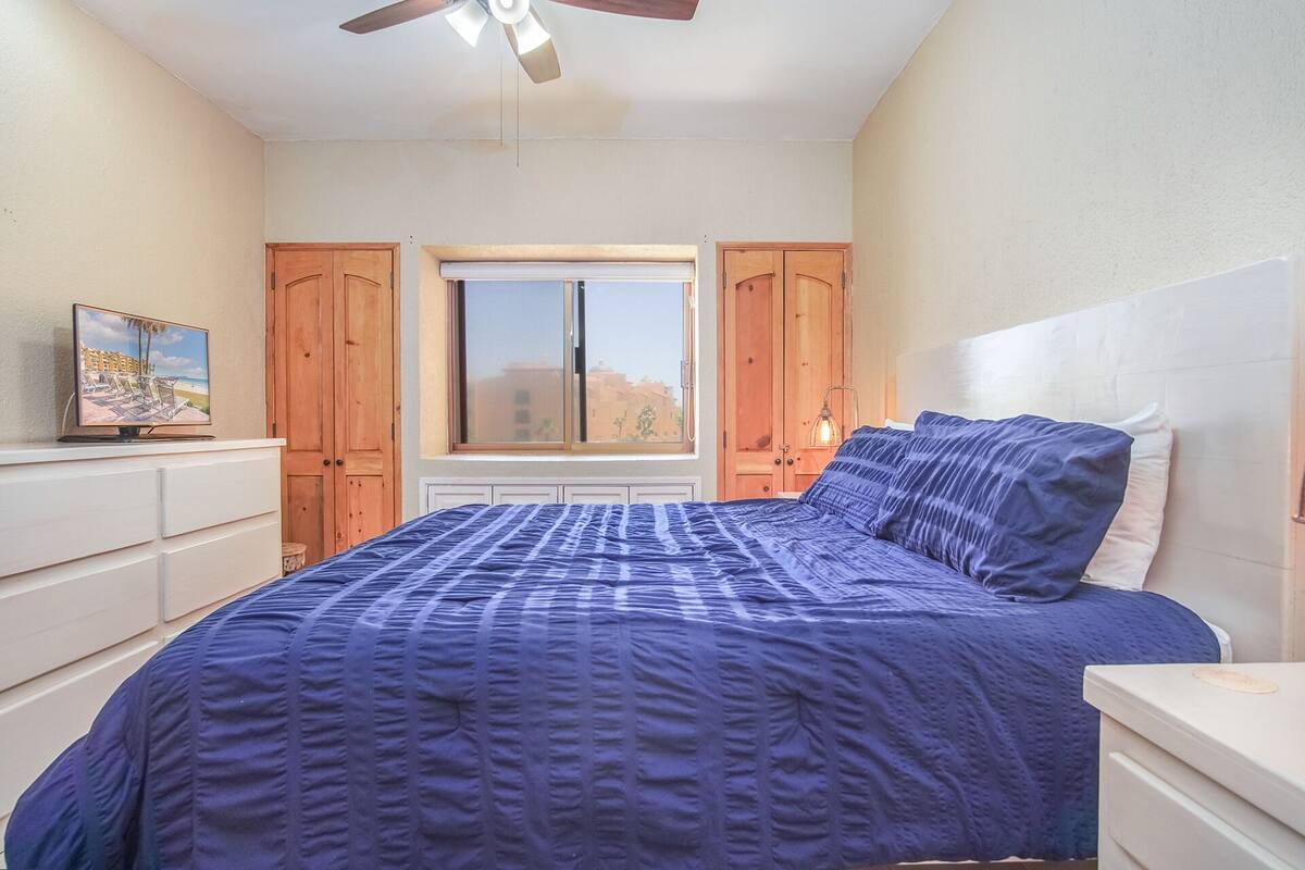 2 bedrooms, individually decorated, individually furnished, bed sheets