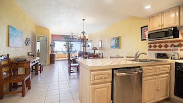 Condo, varias camas, balcón, vista al océano (Princesa De Peñasco E 408) | Cocina privada