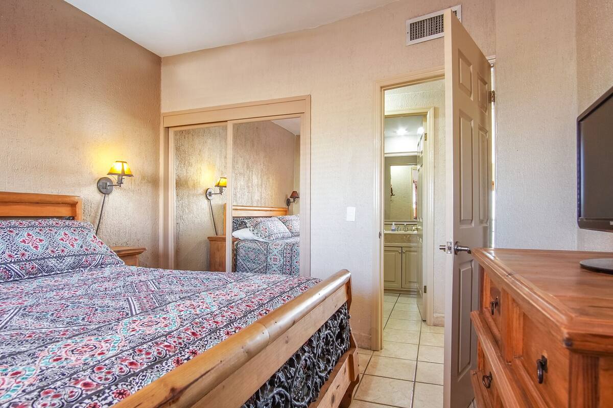 2 bedrooms, individually decorated, individually furnished, bed sheets