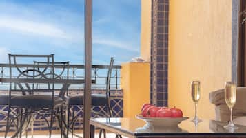 Apartamento, varias camas, balcón, vistas al mar (Princesa De Peñasco E 204) | 2 dormitorios, decoración individual, mobiliario individual