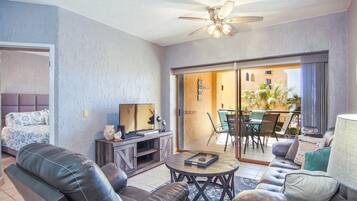 Condo, nhiều giường, ban công, quang cảnh vườn (Princesa De Peñasco D 208) | Khu phòng khách | MP3 dock