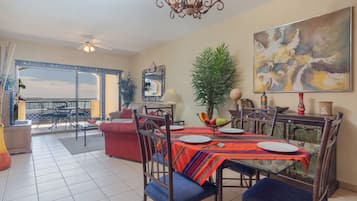 Condo, Multiple Beds, Balcony, Ocean View (Princesa De Peñasco E 204) | Dining