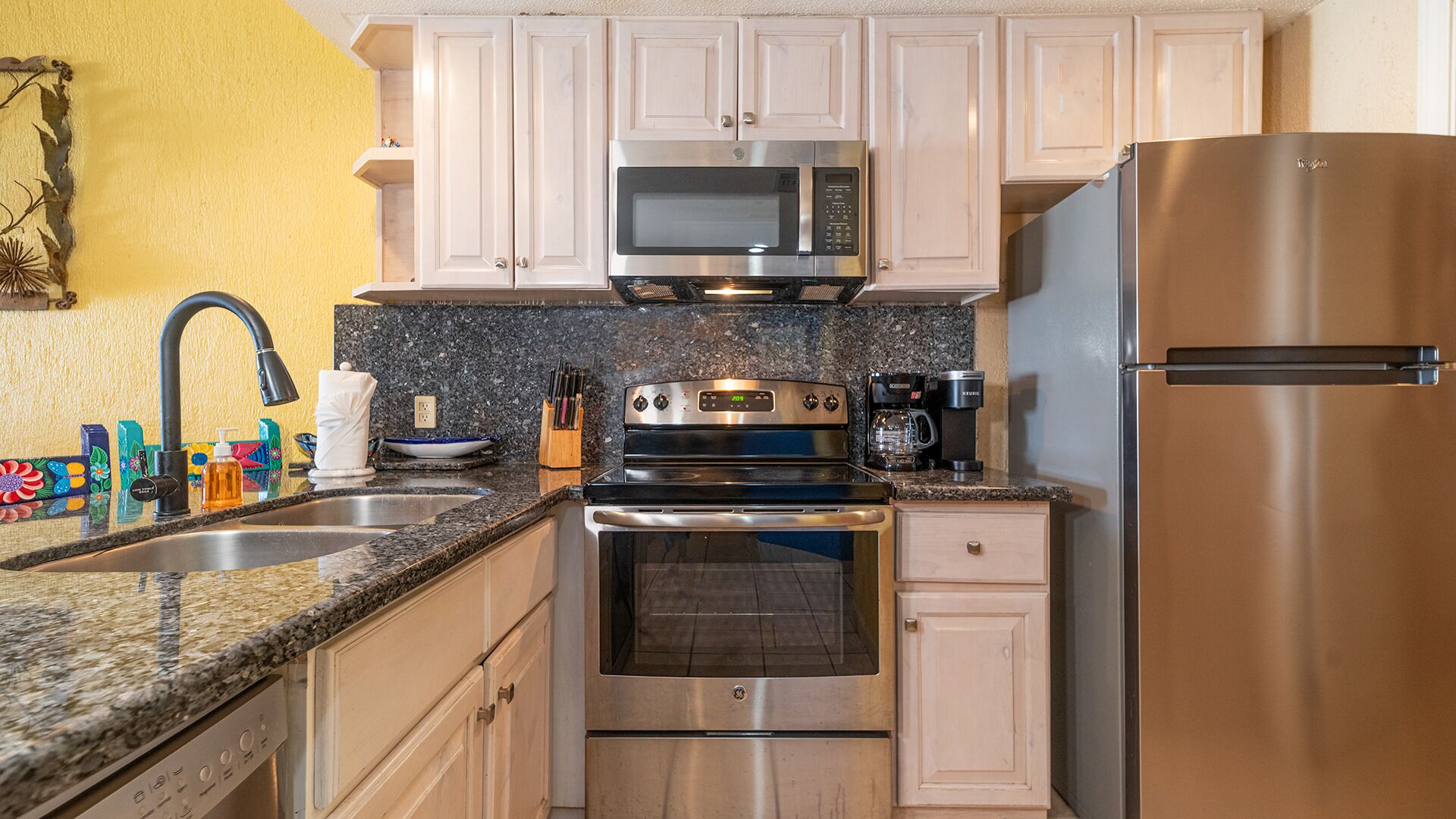 Condo, Multiple Beds, Balcony, Garden View (Princesa De Peñasco E 108) | Private kitchen | Coffee/tea maker