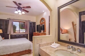 Condo, varias camas, balcón, vista a la alberca (Princesa De Peñasco E 101) | 2 habitaciones, decoración personalizada y muebles diferentes 