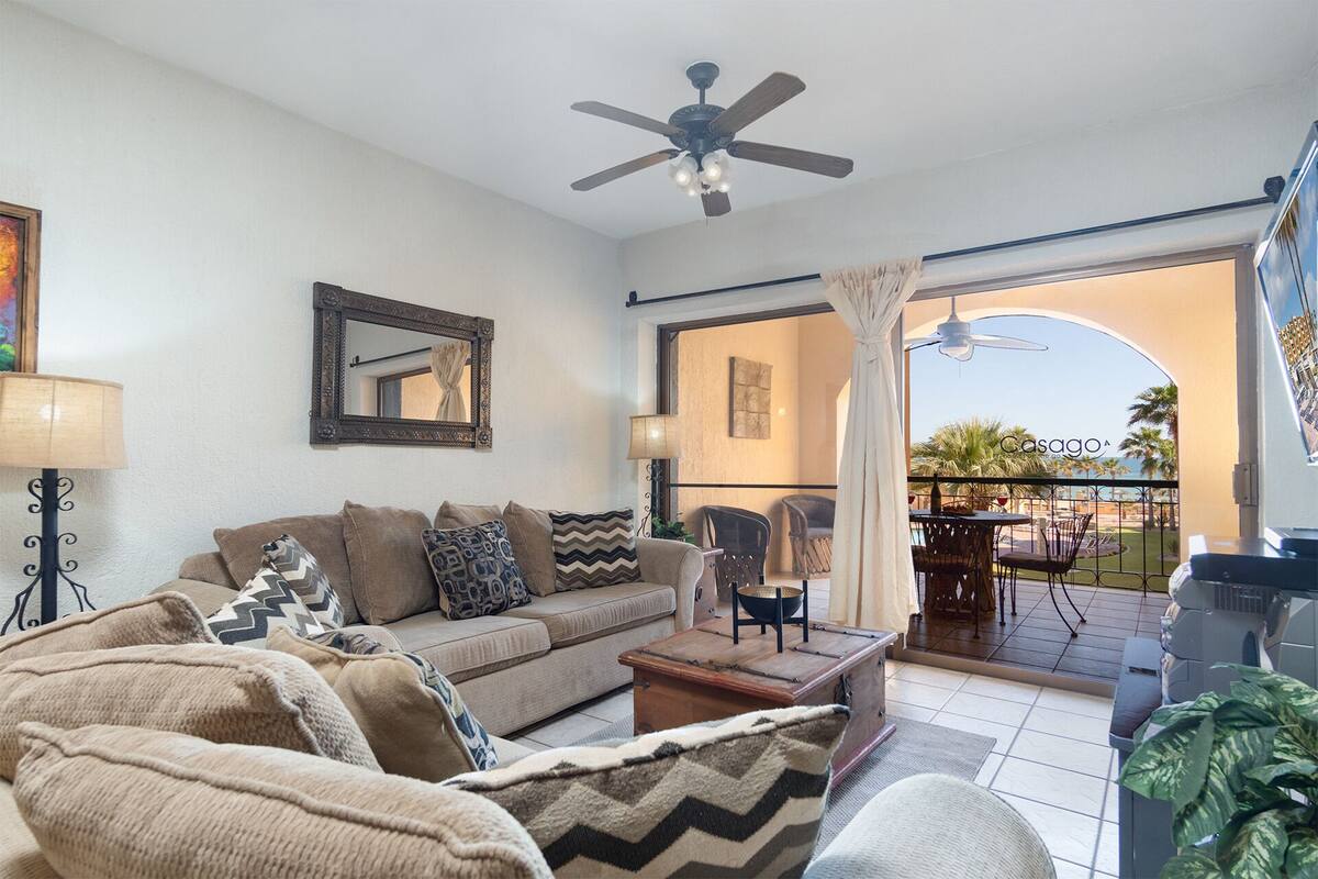 Condo, Multiple Beds, Balcony, Ocean View (Princesa De PeƱasco C 201) | Living area | MP3 dock