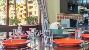 Apartamento, varias camas, balcón, vistas a la piscina (Princesa De Peñasco E 101) | Restauración