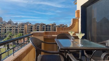 Apartamento, varias camas, balcón, vistas al mar (Princesa De Peñasco E 502) | Restaurante al aire libre