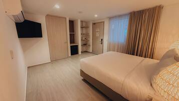 Standard Double Room, Accessible | In-room safe, blackout drapes, cribs (free), WiFi (free)