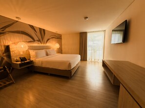 Habitación estándar doble, vistas a la piscina | 1 dormitorio, caja fuerte, cortinas opacas y wifi gratis