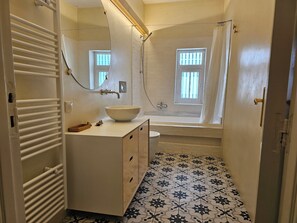 Shower, free toiletries, hair dryer, towels