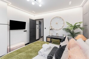 2 bedrooms, iron/ironing board, WiFi, bed sheets