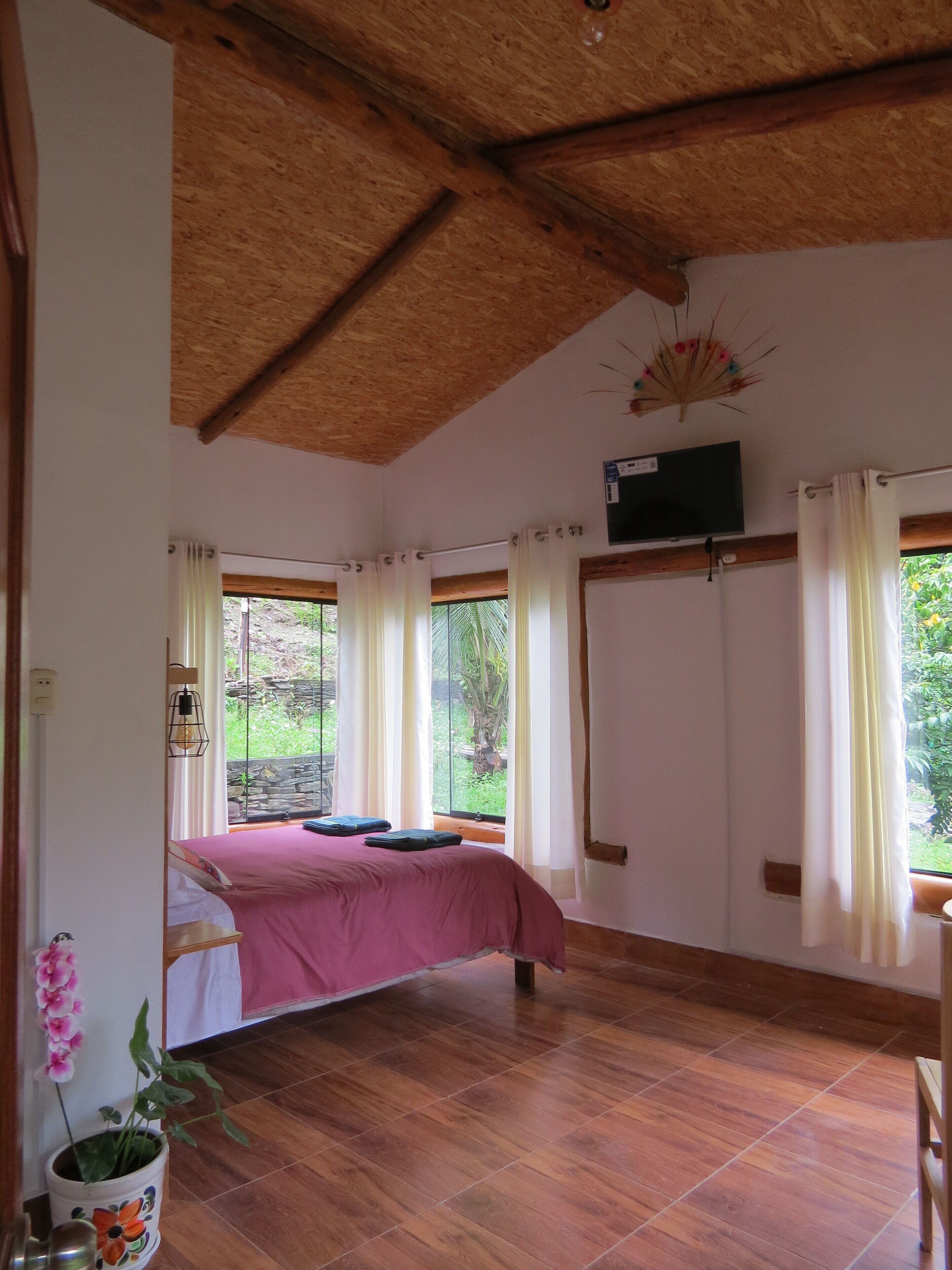 4 chambres, fer et planche à repasser, Wi-Fi, draps fournis