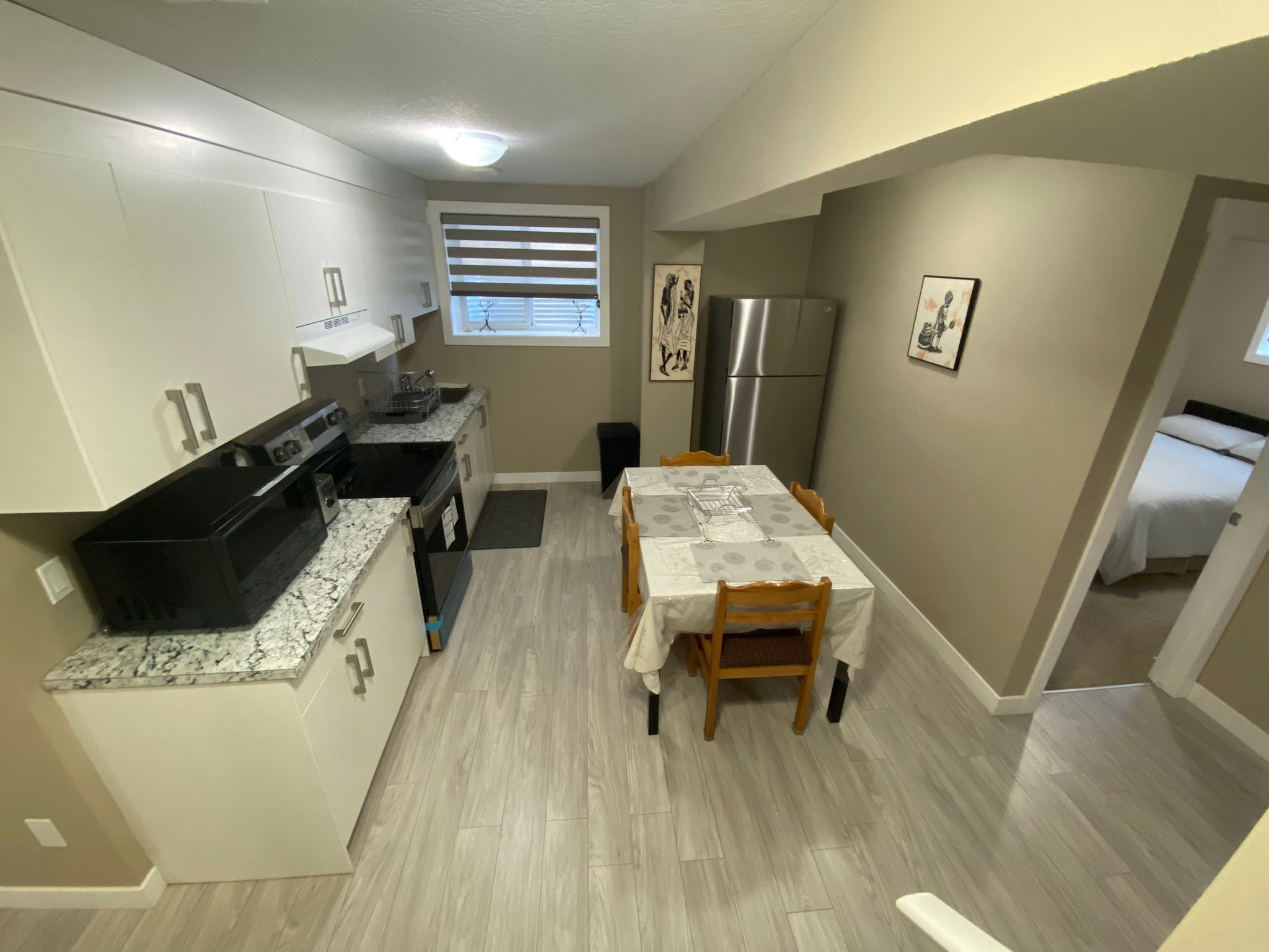 Køleskab, mikrobølgeovn, ovn, kogeplade