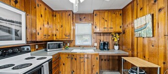 Little Barbee Lakefront Bungalow