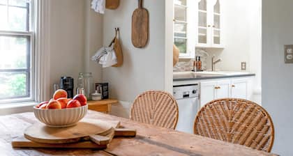 Beautiful 2-bedroom apartment in Providence's historic Federal Hill