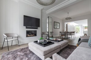 TV, fireplace, offices
