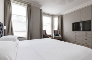 5 bedrooms, iron/ironing board, free WiFi, bed sheets