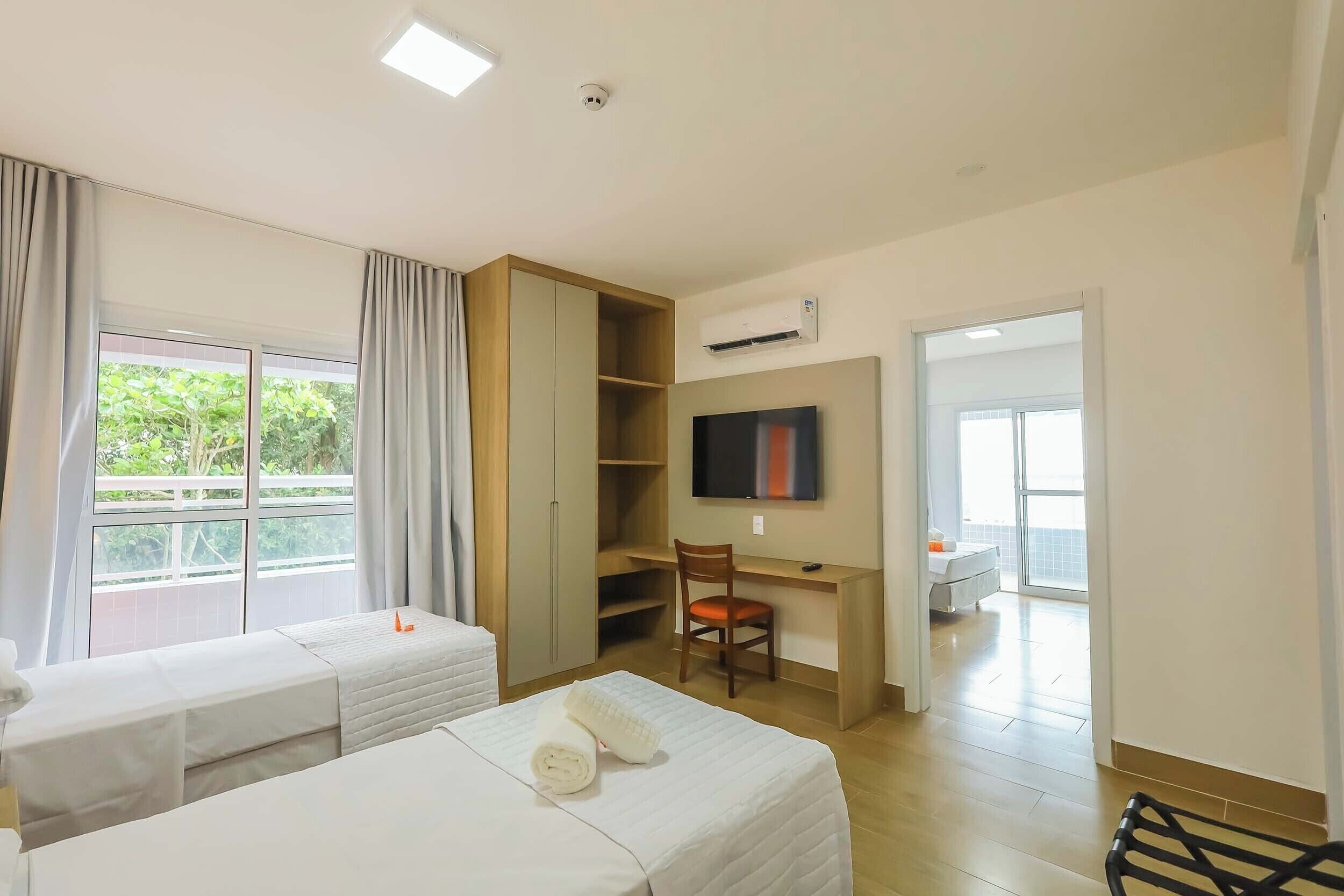 Habitación cuádruple Deluxe, vista al mar | Espacio para trabajar con laptop, insonorización y wifi gratis 