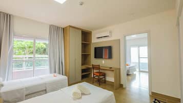 Quarto quádruplo luxo, vista para o mar | Espaço de trabalho para notebook, quartos à prova de som