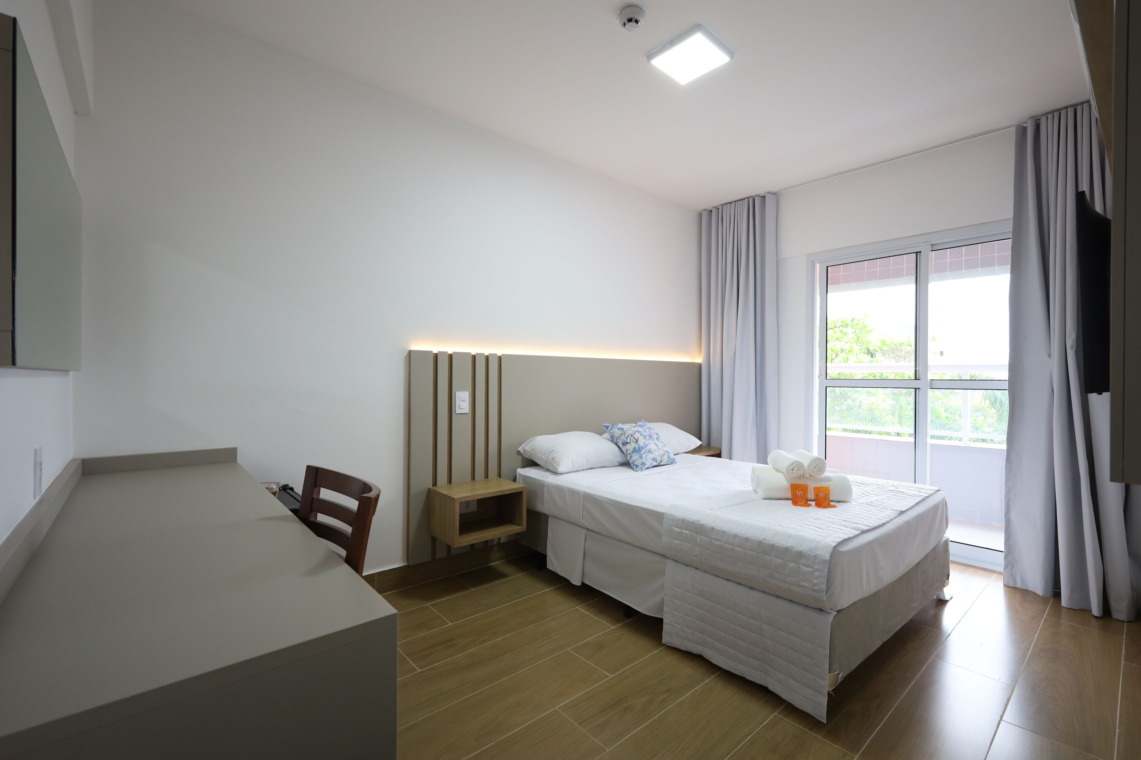 笔记本电脑工作区、隔音、免费 WiFi