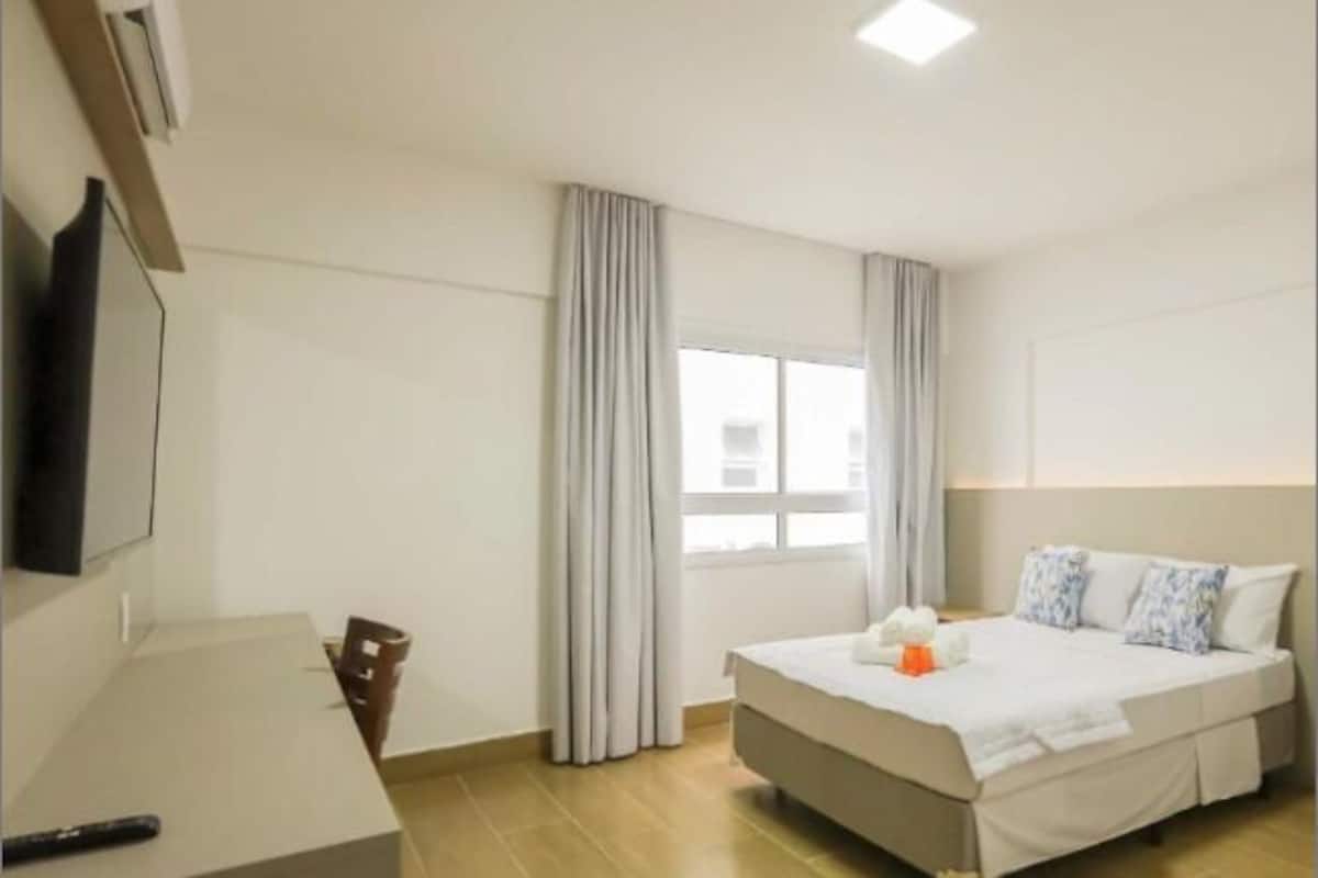 Laptop workspace, soundproofing, free WiFi