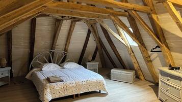 7 slaapkamers, een strijkplank/strijkijzer, wifi