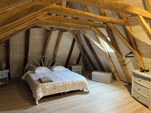 7 Schlafzimmer, Bügeleisen/Bügelbrett, WLAN